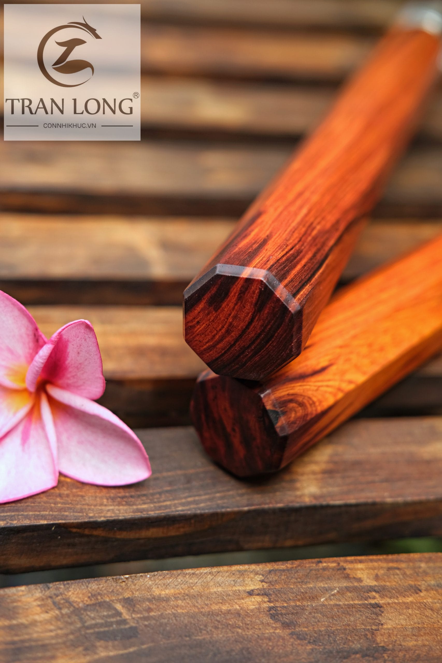 Phần đuôi côn nhị khúc cẩm lai